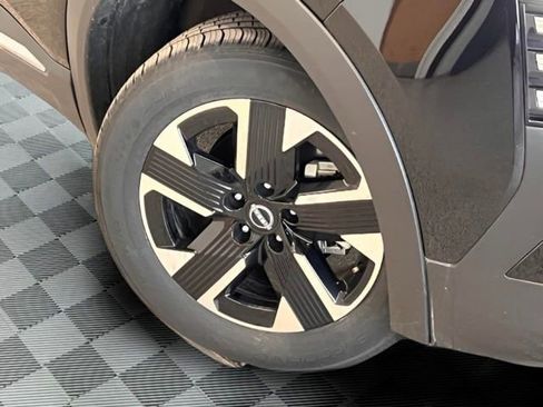 Used 2025 Nissan Kicks SV image 27