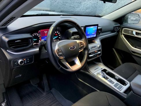 Used 2022 Ford Explorer XLT image 16