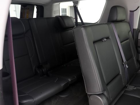 Used 2017 GMC Yukon XL SLT w/ Open Road Package image 17