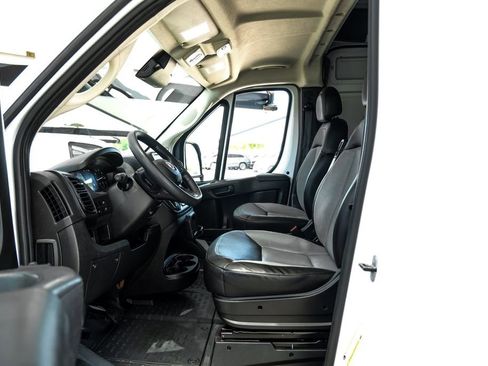 Used 2025 RAM ProMaster 2500 w/ Convenience Group FWD image 3