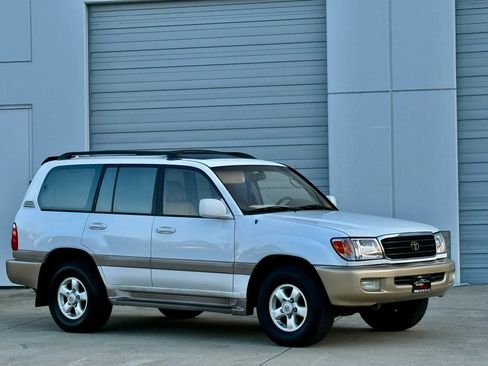 Used 2000 Toyota Land Cruiser w/ Convenience Pkg AWD/4WD image 4