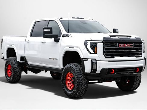 Used 2024 GMC Sierra 2500 AT4 w/ AT4 Premium Plus Package AWD/4WD image 4