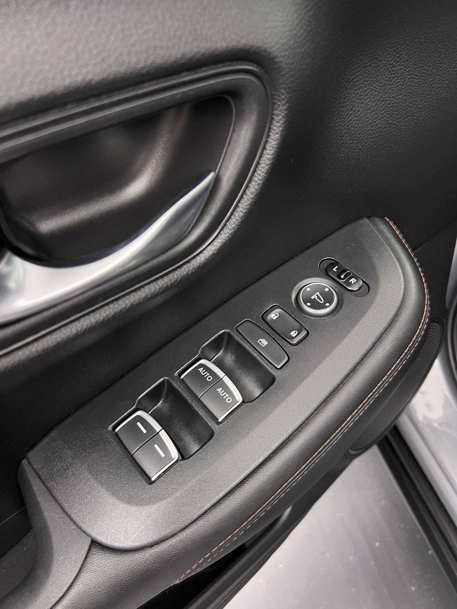 Certified 2025 Honda HR-V Sport image 15