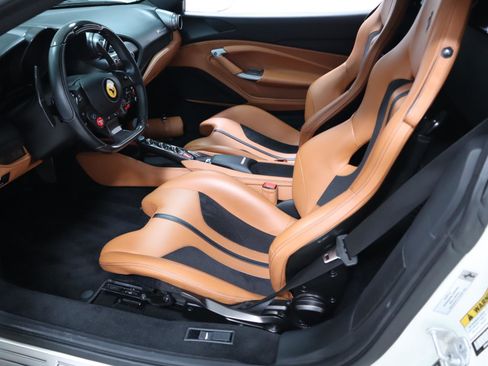 Used 2021 Ferrari F8 Tributo image 25