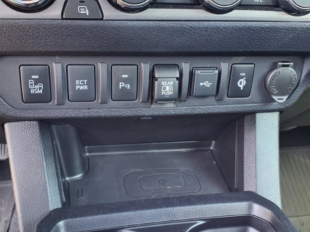 Used 2021 Toyota Tacoma TRD Off-Road w/ TRD Premium Off Road Package AWD/4WD image 32