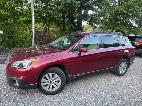 Used 2016 Subaru Outback 2.5i Premium AWD/4WD image 2