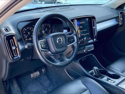 Used 2019 Volvo XC40 T5 Momentum image 17