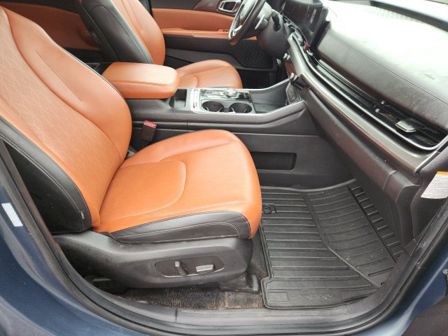 Used 2025 Kia Carnival SX w/ SX Dark Edition Package FWD image 15