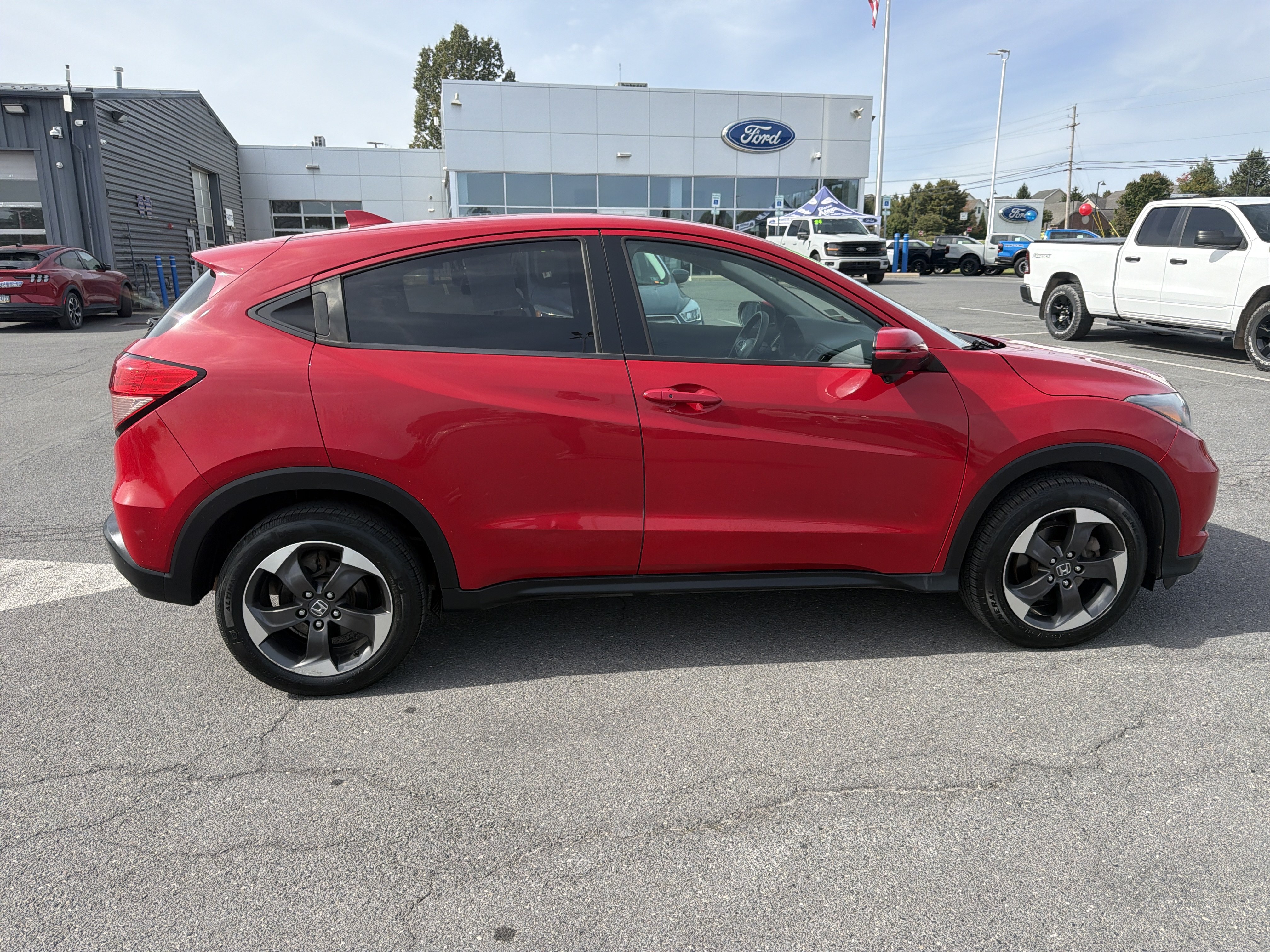 Used 2018 Honda HR-V EX image 2