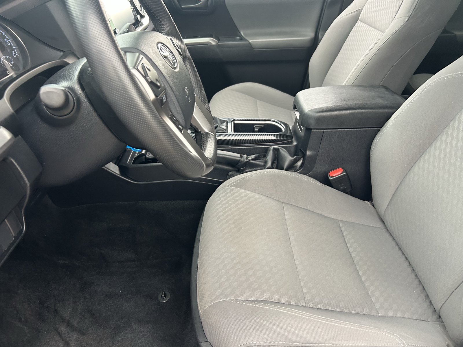 Used 2020 Toyota Tacoma SR5 RWD image 26