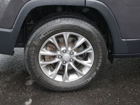 Used 2020 Jeep Cherokee Latitude Plus w/ Cold Weather Group AWD/4WD image 11