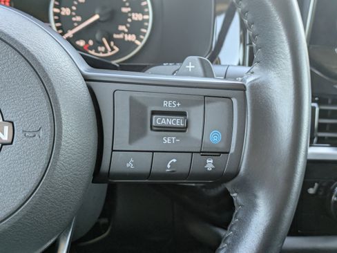 Certified 2025 Nissan Pathfinder SV image 31