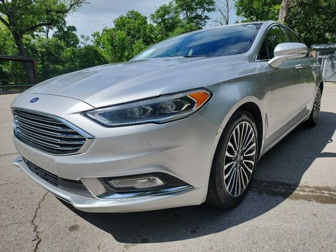 Used 2017 Ford Fusion SE w/ Fusion SE Technology Package FWD image 4