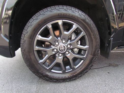Used 2023 Toyota Sequoia Platinum AWD/4WD image 33