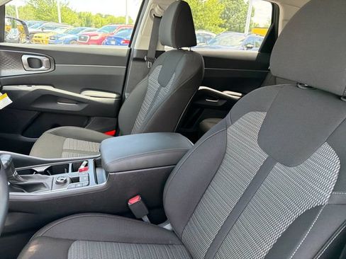 New 2026 Kia Sorento LX FWD image 17