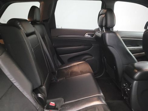 Used 2018 Jeep Grand Cherokee Altitude AWD/4WD image 19