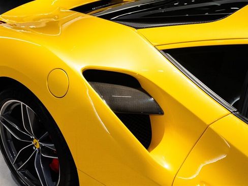 Used 2016 Ferrari 488 GTB RWD image 28