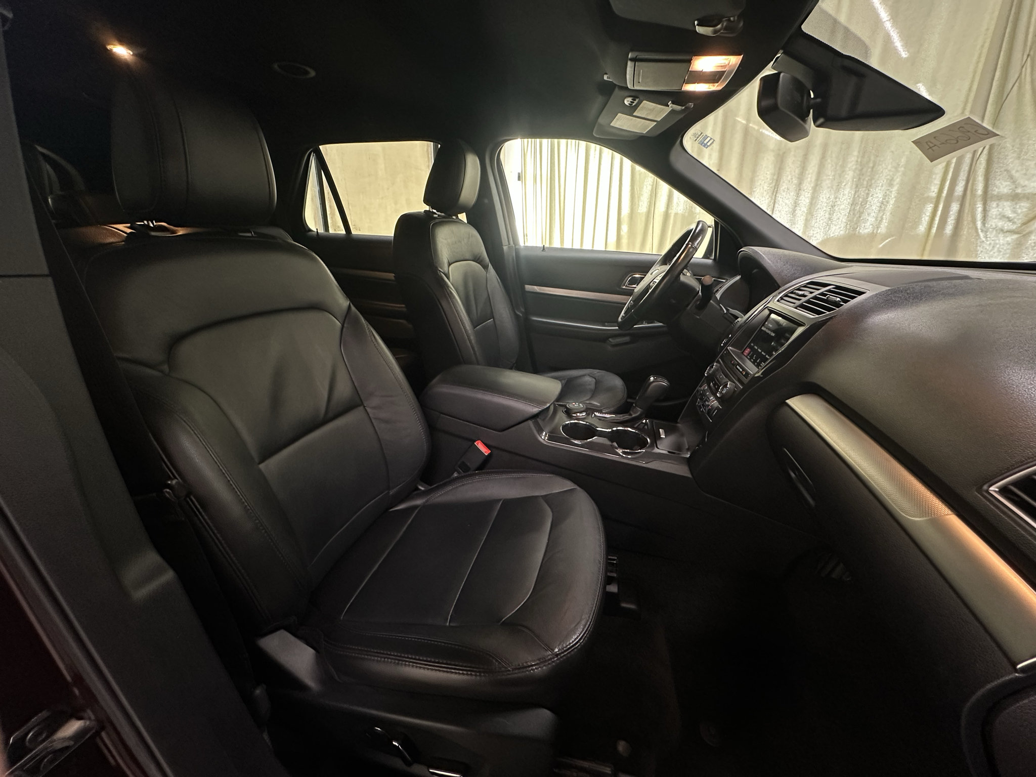 Used 2018 Ford Explorer XLT w/ Equipment Group 202A AWD/4WD image 13