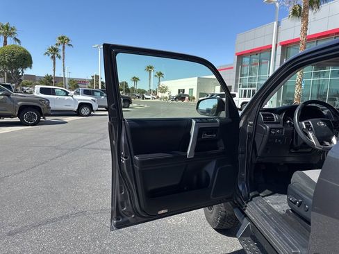Used 2016 Toyota 4Runner SR5 w/ Convenience Package AWD/4WD image 12