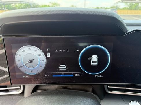 Certified 2024 Hyundai Elantra SEL image 17