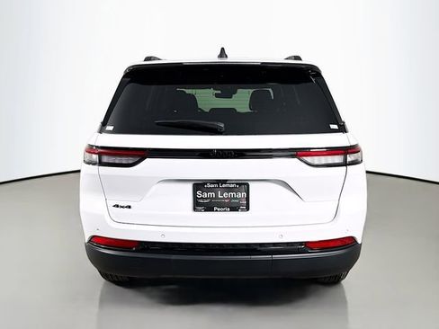 New 2025 Jeep Grand Cherokee Altitude image 6