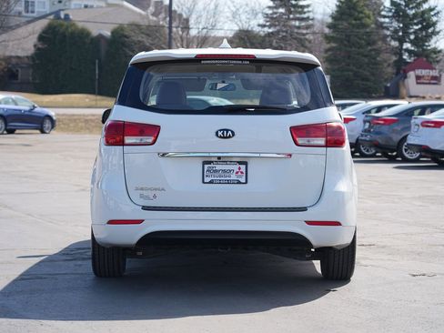 Used 2018 Kia Sedona L image 4