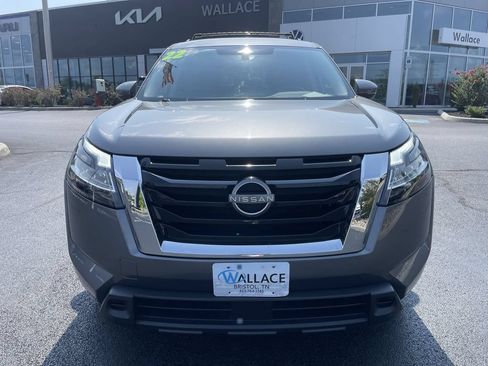 Used 2022 Nissan Pathfinder SV FWD image 2