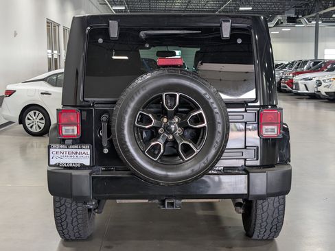 Used 2017 Jeep Wrangler Unlimited Sahara AWD/4WD image 4