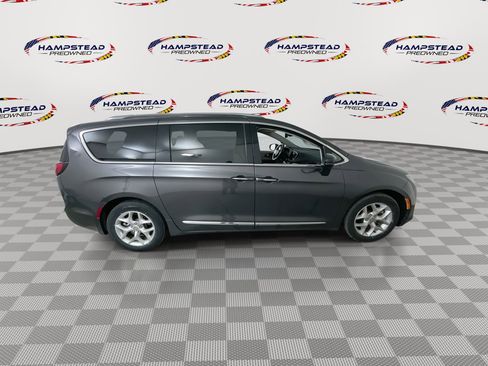 Used 2020 Chrysler Pacifica Limited FWD image 9
