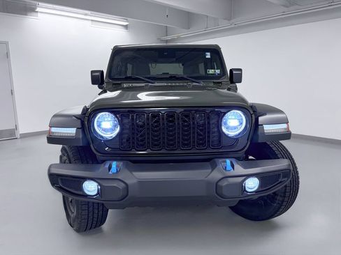 Used 2024 Jeep Wrangler Unlimited AWD/4WD image 3