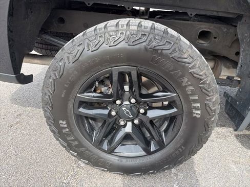 Used 2024 Chevrolet Silverado 1500 LT Trail Boss w/ Convenience Package II image 12