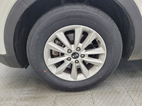 Used 2020 Kia Sorento LX image 31