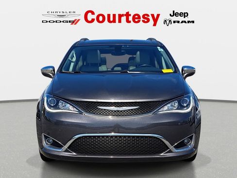 Used 2018 Chrysler Pacifica Limited FWD image 8