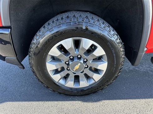 Used 2024 Chevrolet Silverado 2500 Custom w/ Custom Value Package image 10