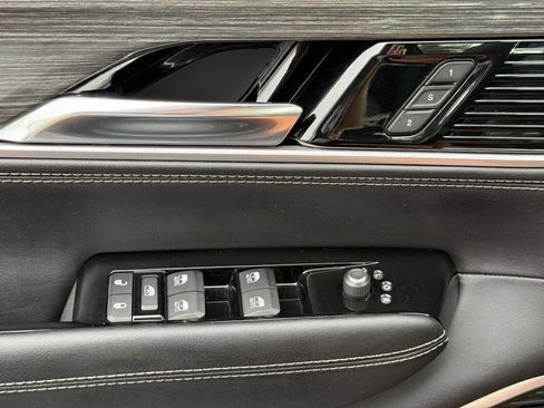 Used 2022 Jeep Wagoneer Series III AWD/4WD image 27