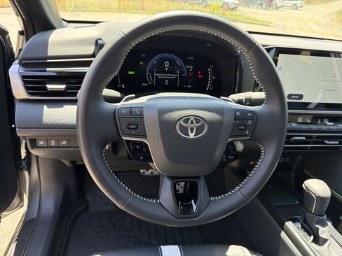Used 2026 Toyota Camry SE w/ Multimedia Upgrade Package image 23