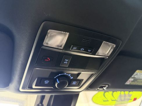 Used 2022 Toyota Tacoma TRD Off-Road AWD/4WD image 19