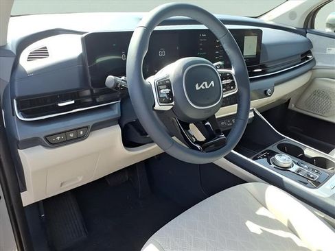 New 2026 Kia Carnival EX FWD image 6