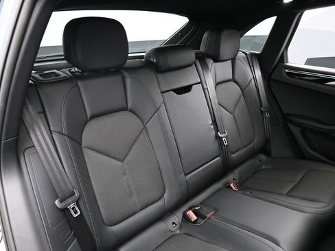 Certified 2025 Porsche Macan AWD/4WD image 26