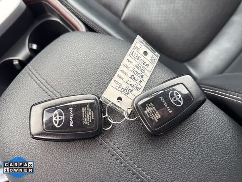 Used 2020 Toyota RAV4 Limited image 39