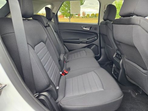 Used 2024 Ford Edge SE image 9