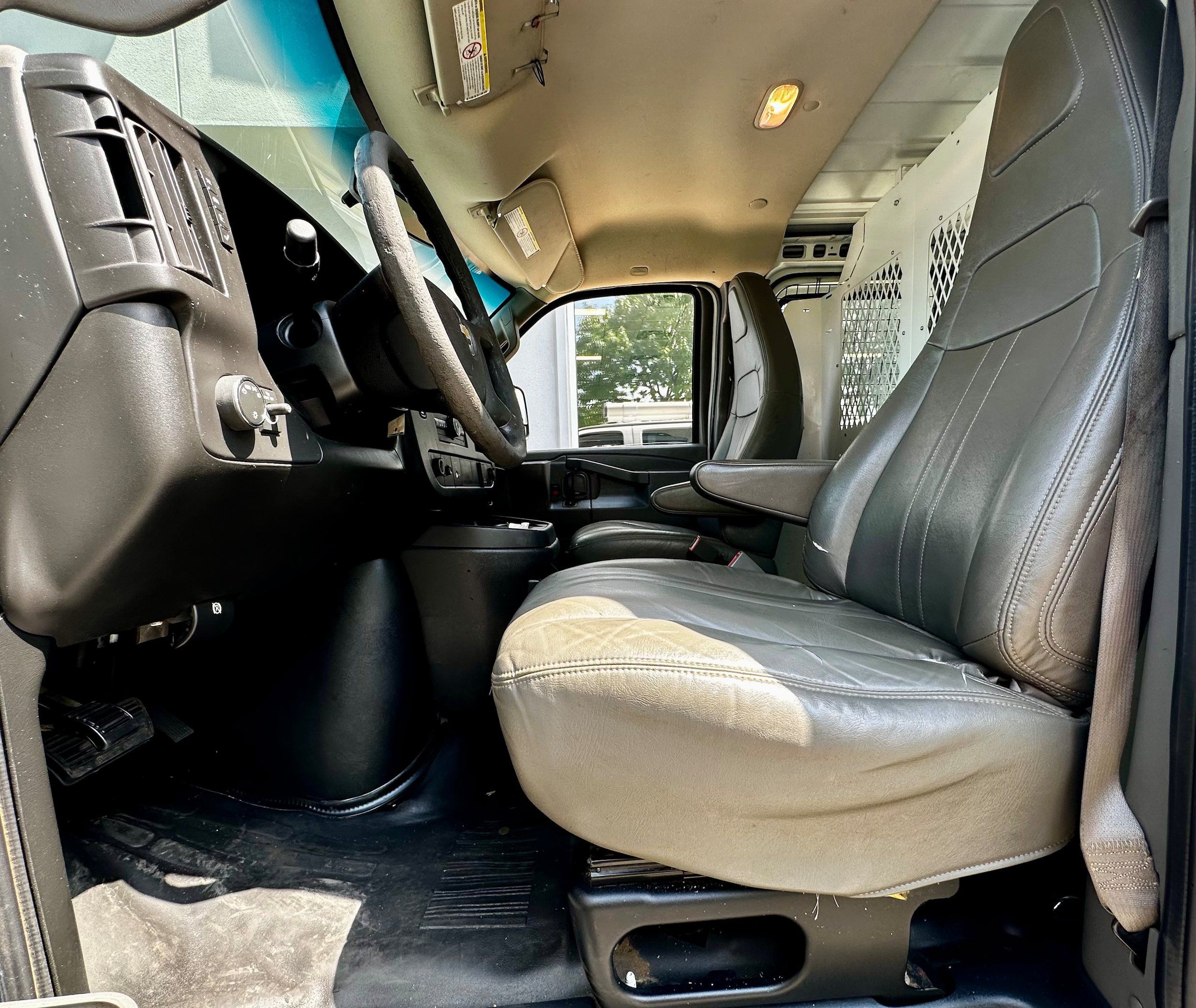 Used 2017 Chevrolet Express 2500 RWD image 14