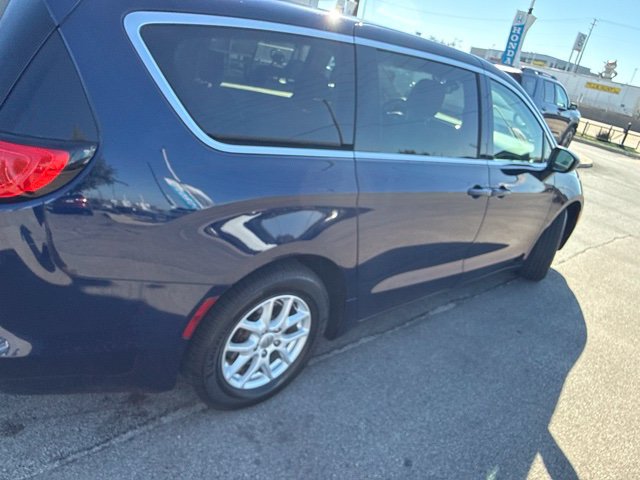 Used 2017 Chrysler Pacifica Touring FWD image 4
