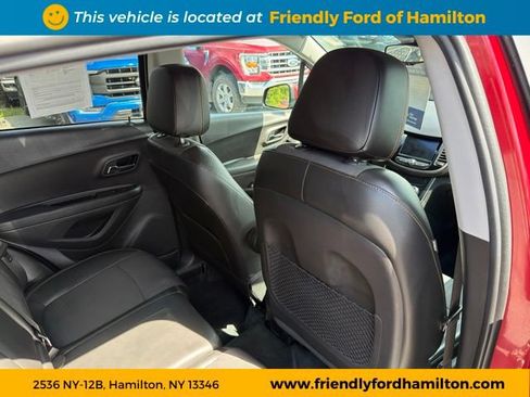 Used 2020 Chevrolet Trax LT w/ Driver Confidence Package AWD/4WD image 38