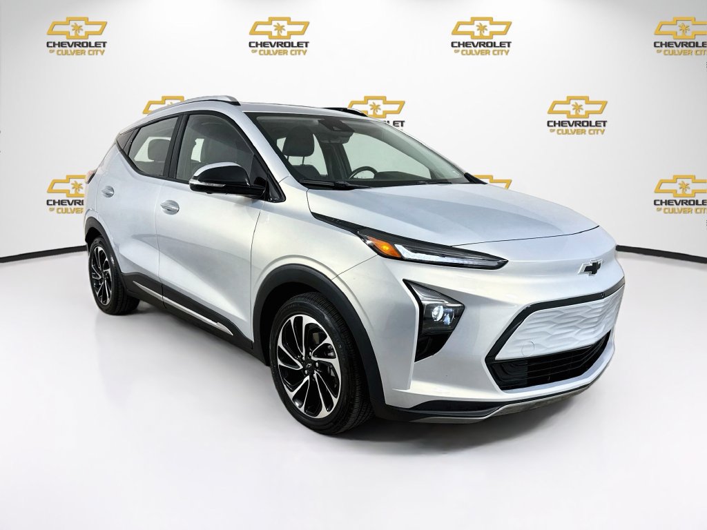 Used 2022 Chevrolet Bolt EUV Premier w/ Sun & Sound Package FWD image 1