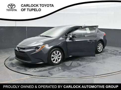 Used 2025 Toyota Corolla LE FWD image 9