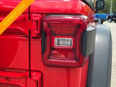 Certified 2025 Jeep Wrangler Unlimited Rubicon AWD/4WD image 8
