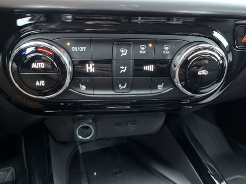 New 2026 Chevrolet Trax LT w/ Sunroof Package FWD image 18