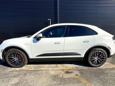 New 2025 Porsche Macan 4S Electric image 2