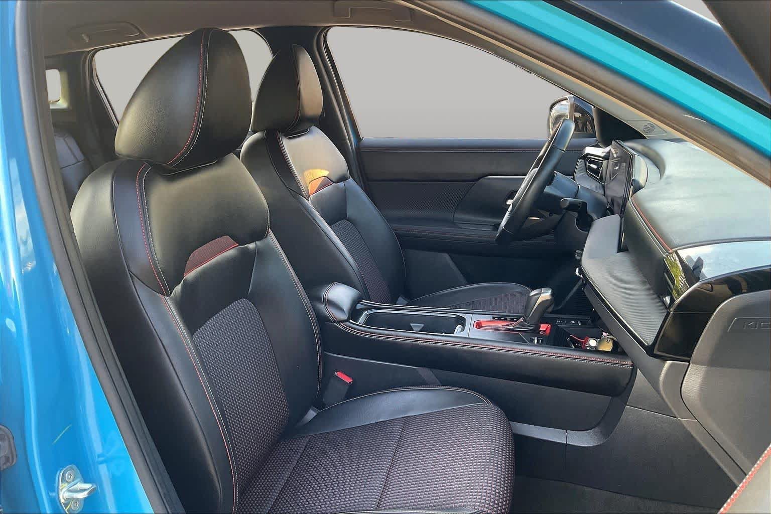 Used 2025 Nissan Kicks SR FWD image 9
